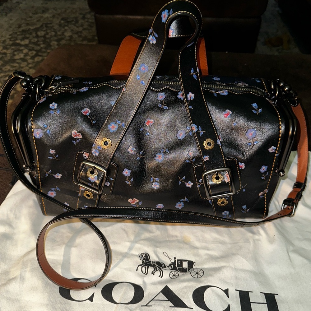 Coach mailbox handbag. In good condition used.
